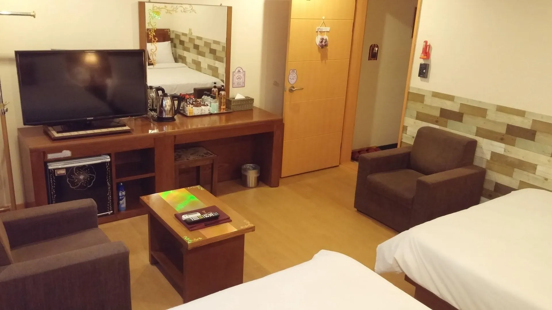 ディッセンバー ホテル 済州市 2*,